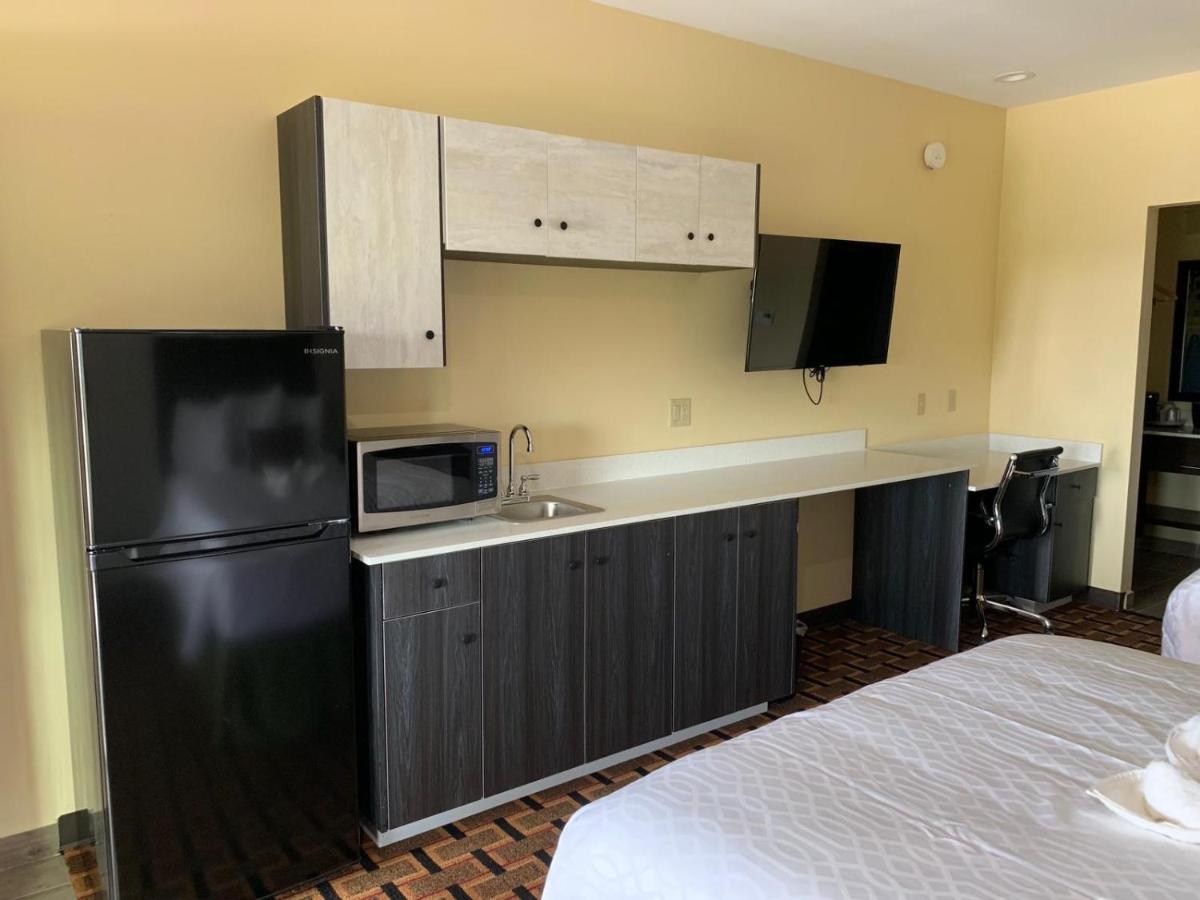 Homestay Inn & Suites Edinburg Bagian luar foto