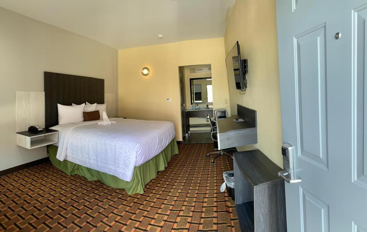 Homestay Inn & Suites Edinburg Bagian luar foto