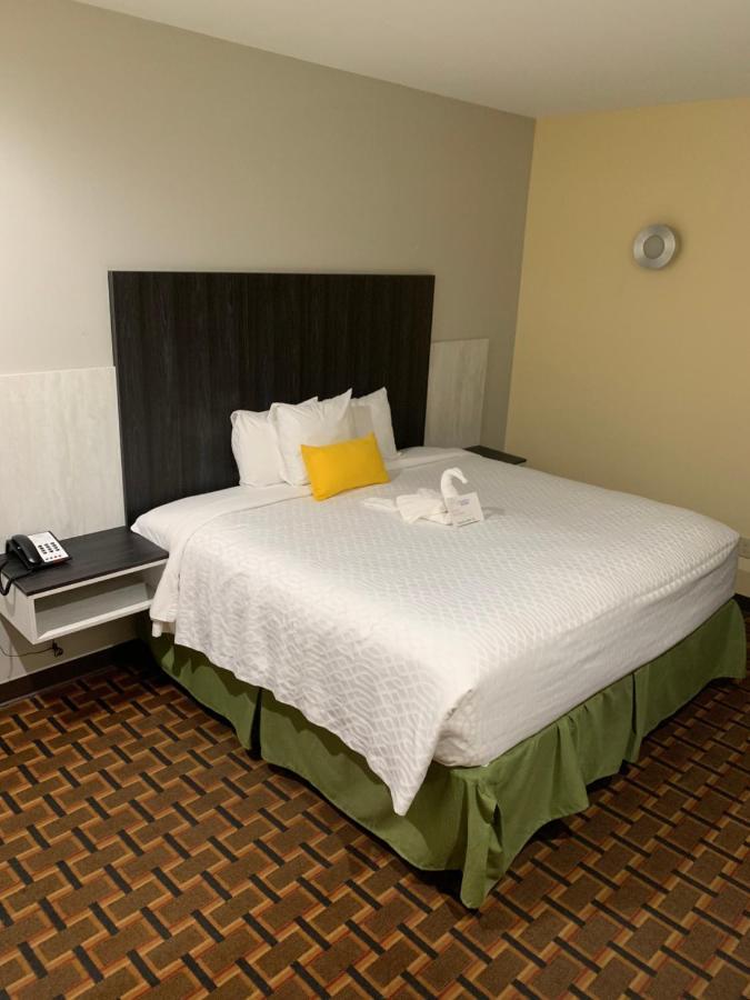 Homestay Inn & Suites Edinburg Bagian luar foto